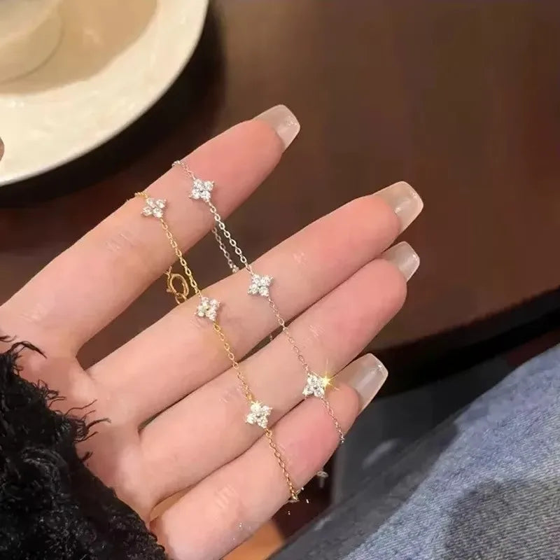 Bracelet Cristal Fleur Trèfle — Acier Inoxydable Doré & Zircon