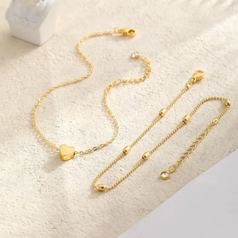 Set de deux bracelets de cheville NovaPick dorés en acier inoxydable plaqué or 14K avec pendentif cœur et perles